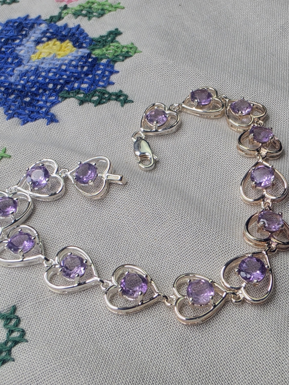 Beautiful Sterling Silver Amethyst Heart 7" Tennis Bracelet - Picture 2 of 5
